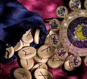 Runy horoskopu 2025. Sowilo, symbol sukcesu i oświecenia, zwiastuje znak zodiaku. Jera nagradza cierpliwość, Hagalaz przynosi przemiany