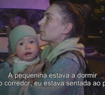 „Czułem, że kawałki szkła biją mnie w plecy”: Atak rosyjski sprawia, że ​​martwy i kilku rannych na Ukrainie