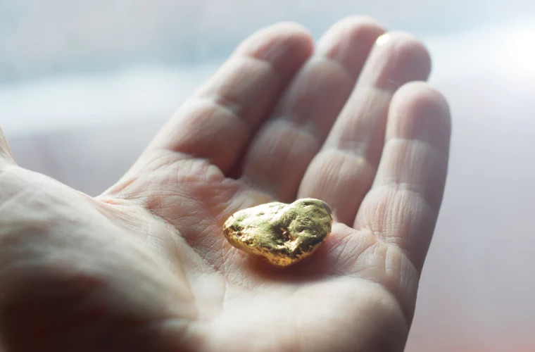 Mężczyzna znalazł w swoim ogrodzie 150 ton złota, ale pozostał z niczego
