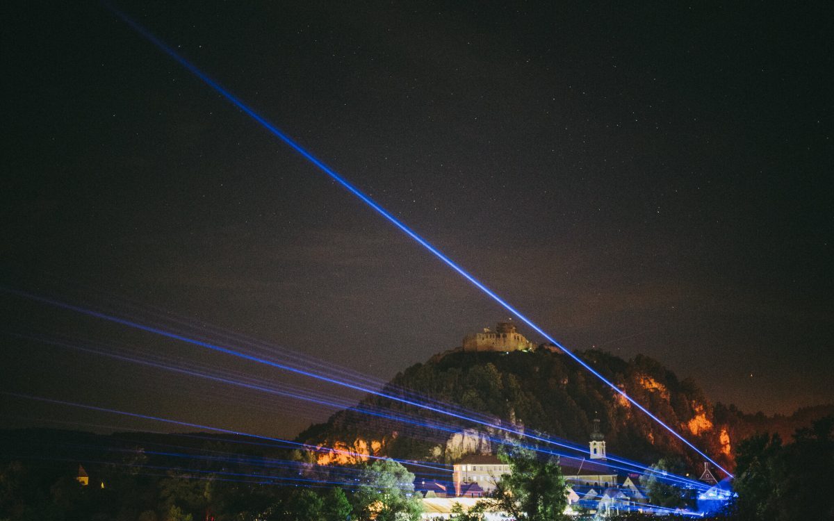Laser o dużej mocy udało się zniszczyć drony bojowe. Izrael ma światową premierę