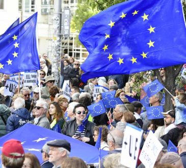 Tysiąc osób twierdzi w wartościach europejskich Madrytu przed falą reakcyjną
