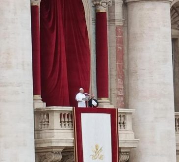 Leo XIV nazywa pokój na Ukrainie i w Gazie w swojej pierwszej modlitwie na Plaza de San Pedro